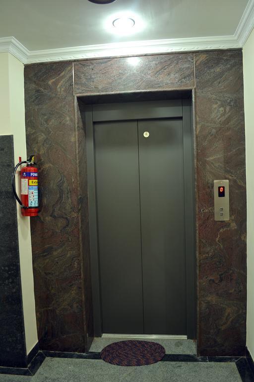 Metro Park Hotell Chennai Exteriör bild
