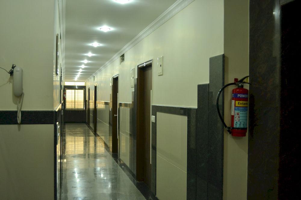 Metro Park Hotell Chennai Exteriör bild