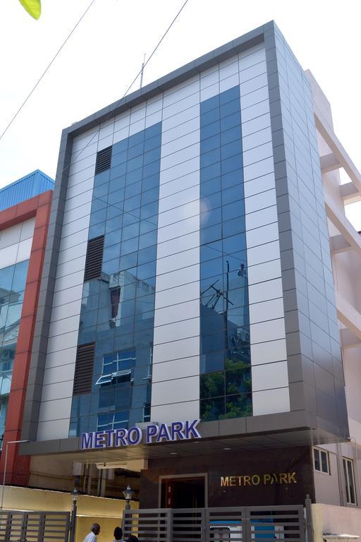 Metro Park Hotell Chennai Exteriör bild