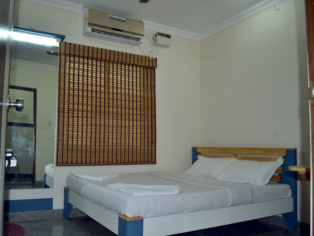 Metro Park Hotell Chennai Exteriör bild